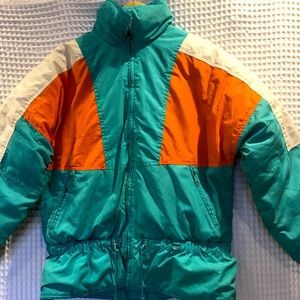 Down insulation color block ski puff coat. Size lady’s ML